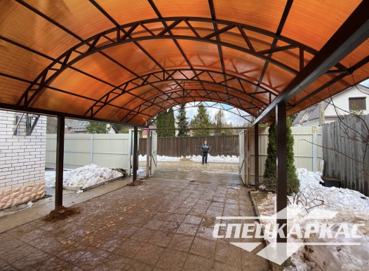 Навес из поликарбоната для автомобилей на даче №42 - фото 1381
