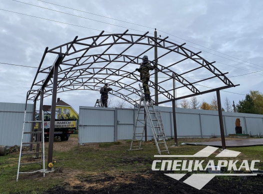 Навес из поликарбоната арочного типа для парковки двух автомобилей на даче №71 - фото 1662